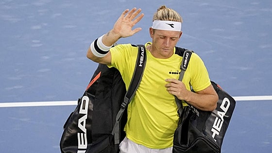 Injury thwarts Davidovich at the end of a bittersweet week