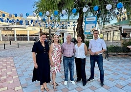 Members of the town hall and the neighbourhood association announce the event.