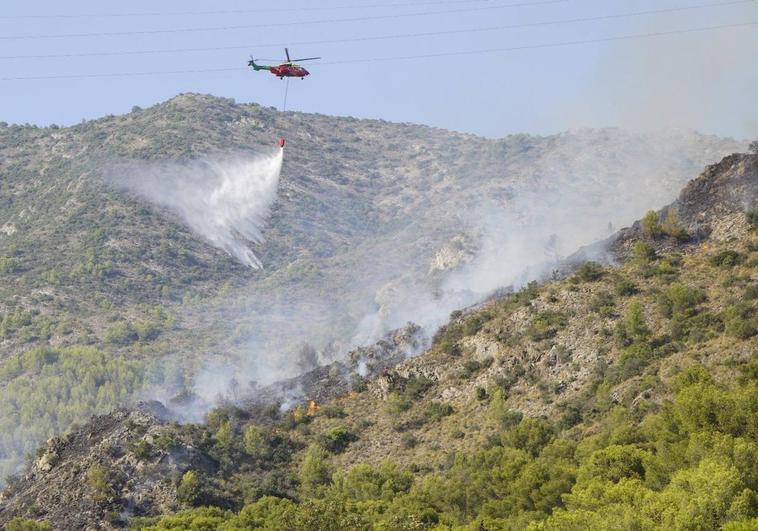 Six helicopters, three planes and 100 firefighters on the ground help stabilise Marbella forest fire
