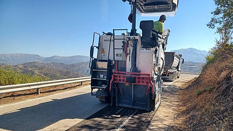 Road closure in inland Axarquía while improvements are made