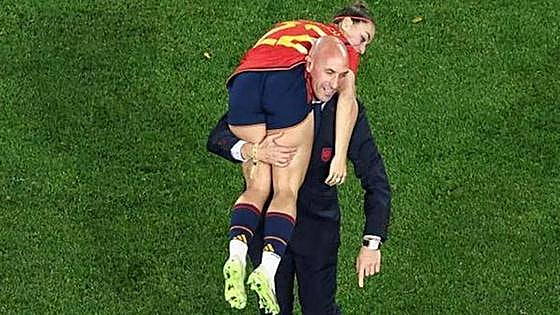 After World Cup final kiss on the lips controversy, another image of Luis Rubiales puts him under more pressure to quit