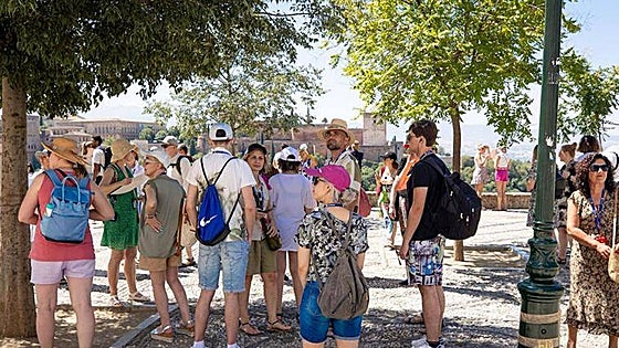 Residents of Granada’s Albaicín district call on tour guides to be more respectful and ‘stick to the facts’
