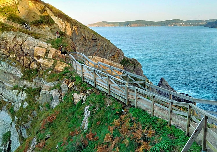Imagen principal - Pig's Snout, one of the best benches in the world, goose barnacles.