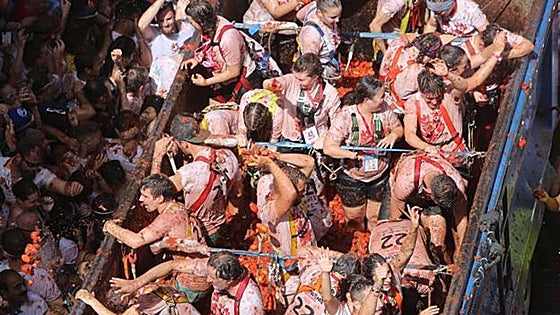 Spanish town prepares for world-renowned La Tomatina festival