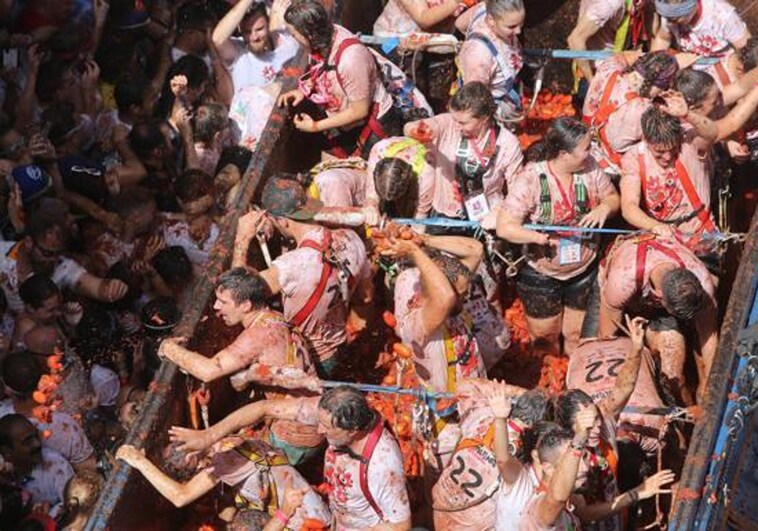 Spanish town prepares for world-renowned La Tomatina festival
