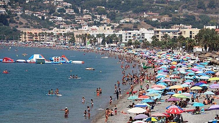 Showers to be turned off on Costa Tropical beaches
