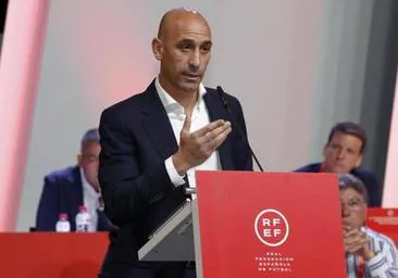 Luis Rubiales finalmente ha dimitido de su cargo de presidente de la Federación Española de Fútbol tras la polémica del beso en el Mundial