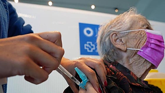 European Medicines Agency gives green light to new Pfizer Covid-19 vaccine