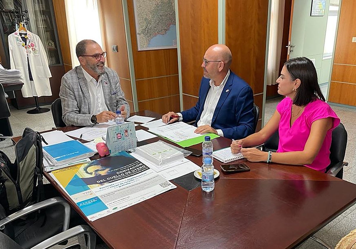 Gallardo (c) at the meeting.