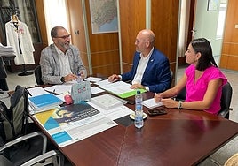 Gallardo (c) at the meeting.