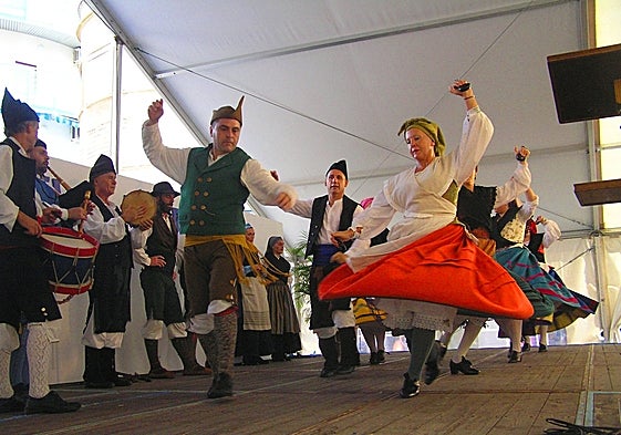The event will offer traditional folklore performances.