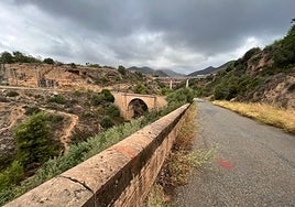 There are numerous inhabited caves in the Barranco de Maro ravine area.