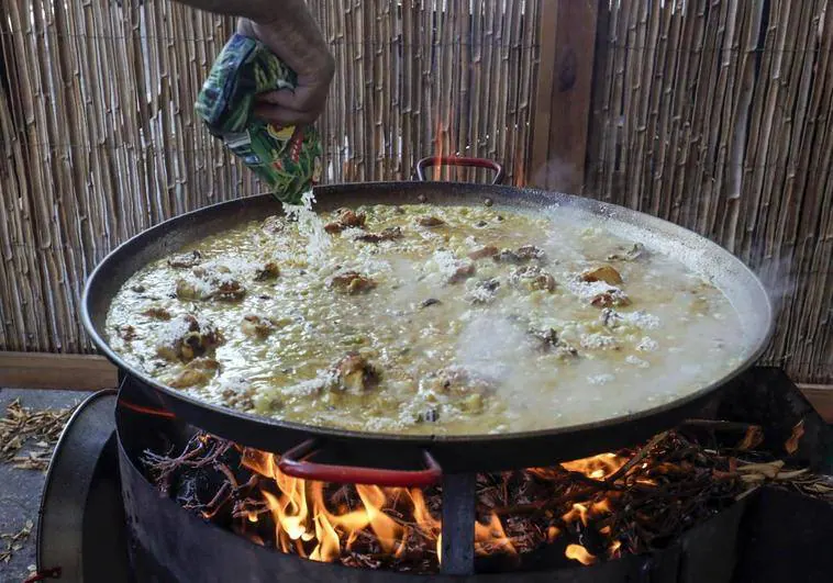 https://s1.ppllstatics.com/surinenglish/www/multimedia/2023/09/12/best-paella-world.jpg