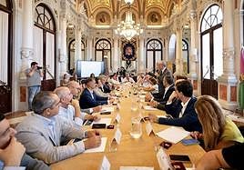 The mayor of Malaga, Francisco de la Torre, address the summit.