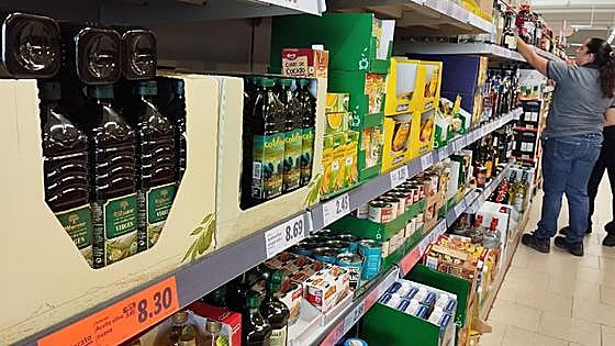 Olive oil prices surge 52% in a year in Spain and keep food inflation high