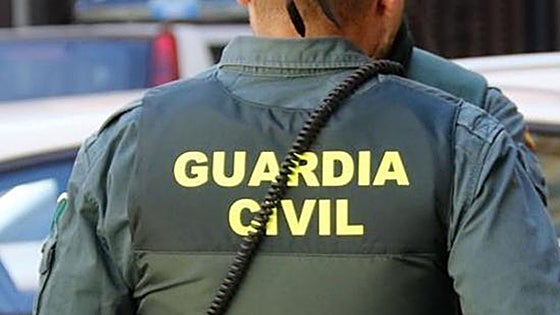 Mother arrested for going out with partner and leaving three-year-old son home alone in Malaga