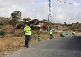 Some of the workers cleaning urban and rural areas in Mijas.