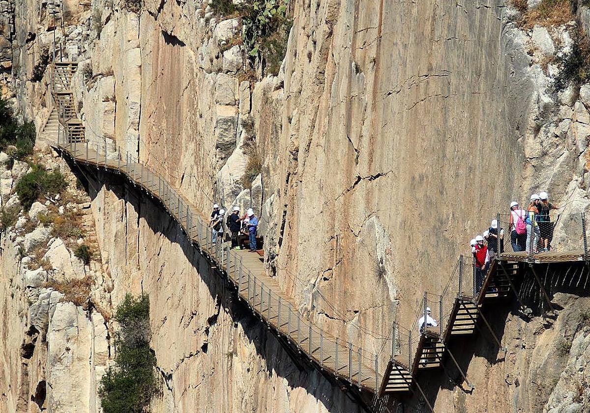 Imagen principal - Visitor tickets for the winter period at one of the most popular tourist attractions in Malaga province can be purchased online from 9am on Wednesday, 20 September, with prices from just 10 euros