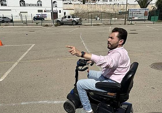 Councillor Antonio López at the site where the market is held near the Almijara II residential area in Nerja.