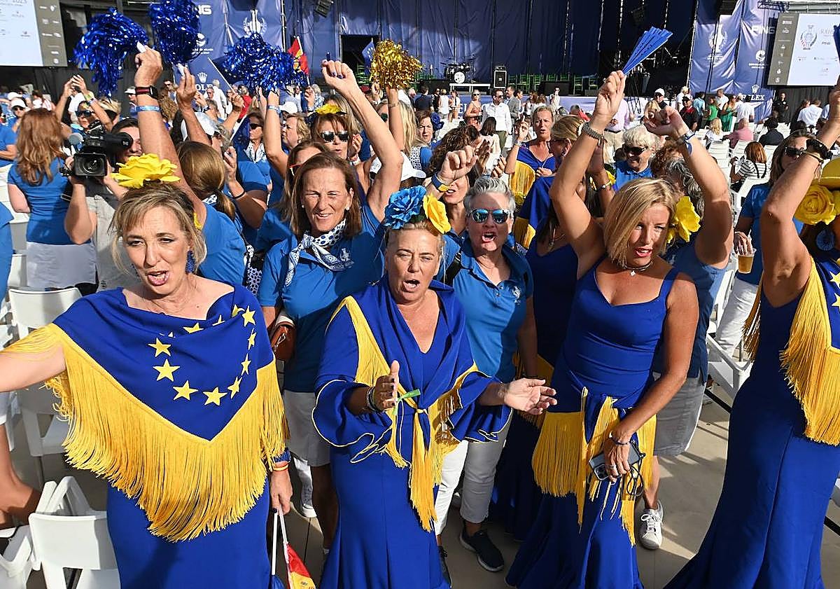 Imagen principal - The opening ceremony of the Solheim Cup at the Marbella Arena on Thursday evening. 