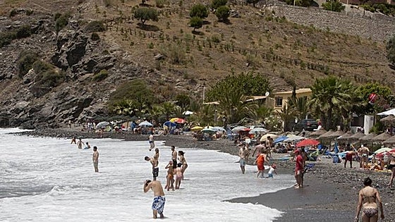 Man drowns while swimming off popular Costa Tropical beach