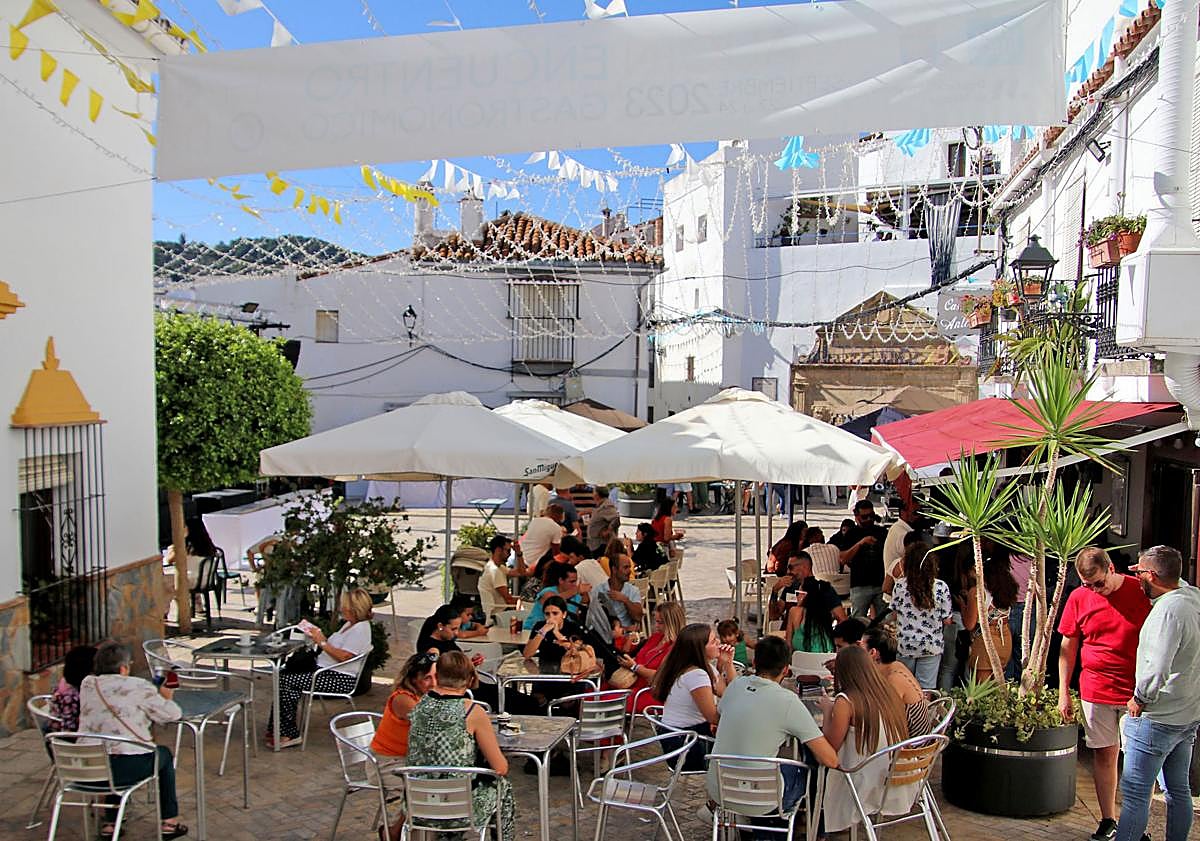 Imagen principal - Gaucín’s first gastronomy weekend declared a 'resounding success'