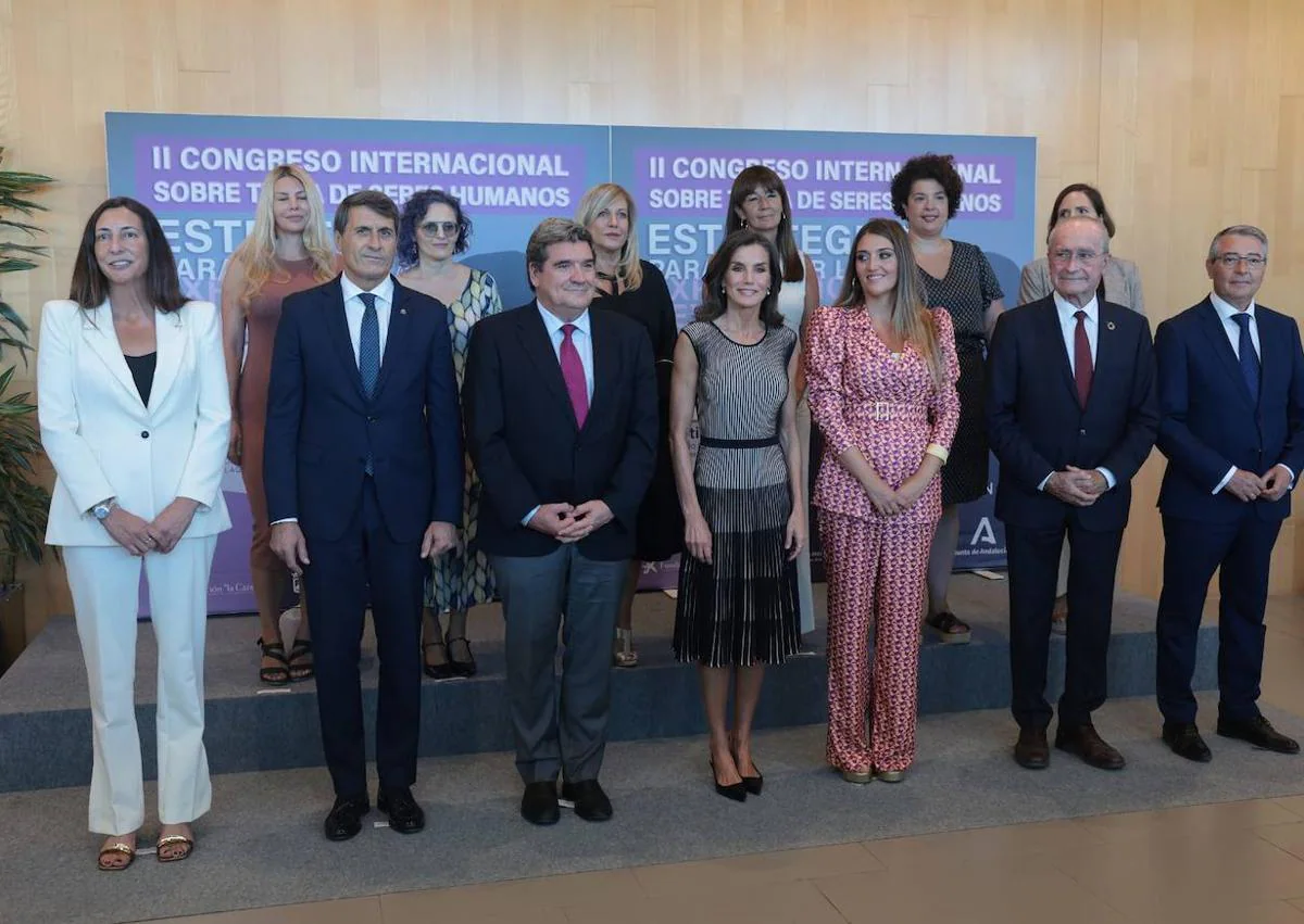 Imagen secundaria 1 - In pictures: Spain&#039;s Queen Letizia helps raise awareness of human trafficking problem during appearance at Costa del Sol conference