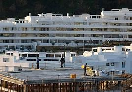 Construction of housing in El Limonar.