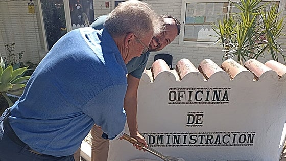 Benalmádena residents bury 50 years of history in a time capsule
