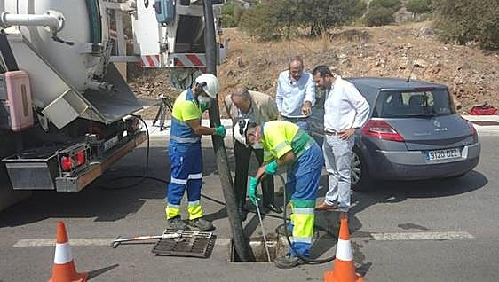 Storm drains cleared to prevent flooding