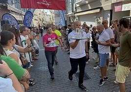 Watch as Costa del Sol waiters get competitive and put on a sprint