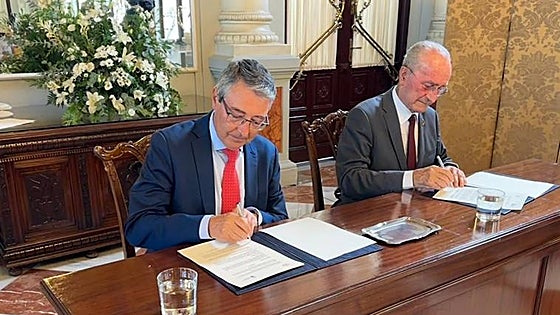 Malaga city signs joint tourism agreement with neighbouring Costa del Sol town