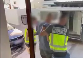 This is the moment a young man was arrested for theft and smashing up shops and bars in Estepona