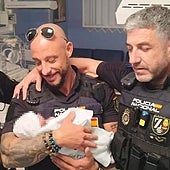This is how Ángela, the newborn baby found abandoned in Malaga street, was saved by police