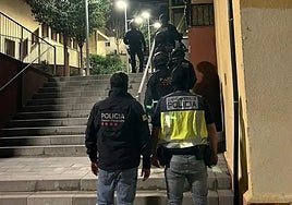 Police operation under way in Malaga and across Spain as officers swoop on neo-Nazi members