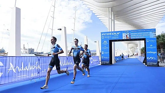 In photos... Spain's best triathletes put on a show in Malaga's Muelle Uno marina