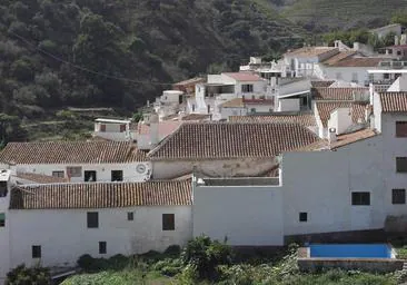 Anger as some residents of Axarquía village are hit with water bills of more than 70,000 euros