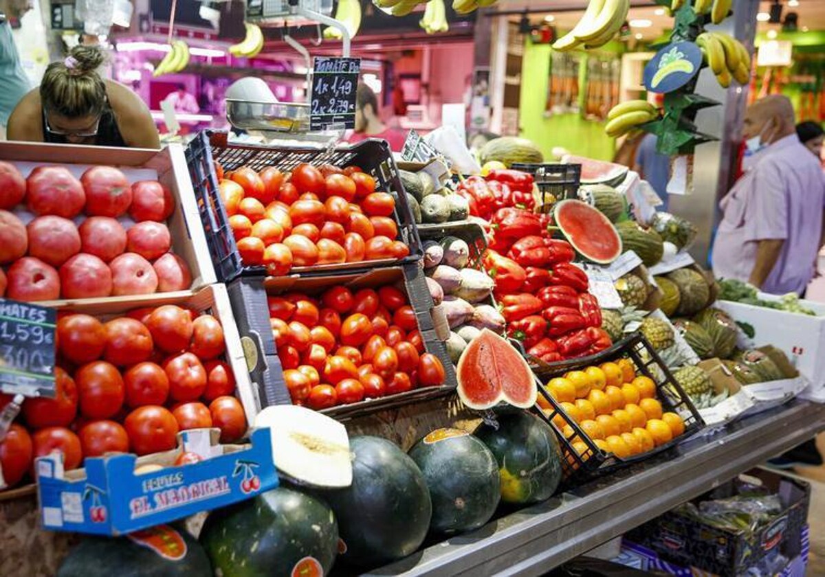Shoppers in Spain are filling their baskets with cheaper and less fresh produce as inflation bites