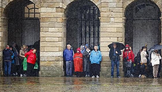 'Explosive' storm system set to bring rain, wind and rough seas to many parts of Spain on All Saints' Day