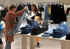 Which stores will be open in Malaga and on the Costa del Sol this 1st November, All Saints' Day?