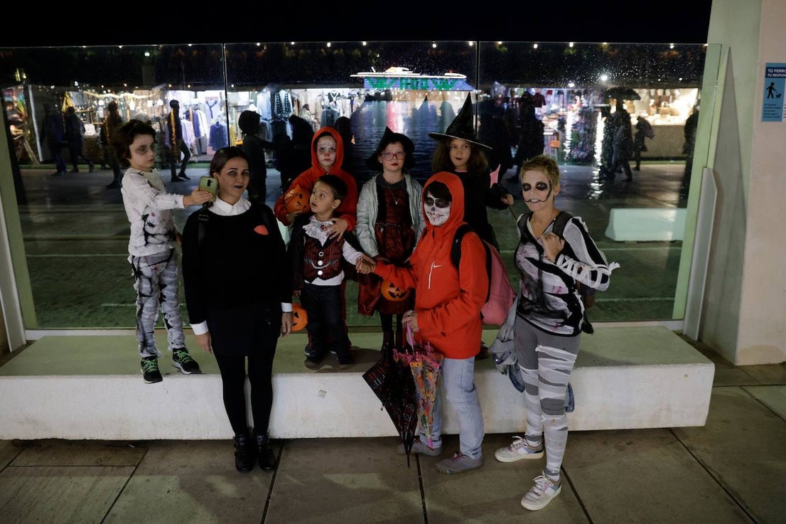 Zombies, witches and skeletons stroll the streets of Malaga for Halloween... in pictures