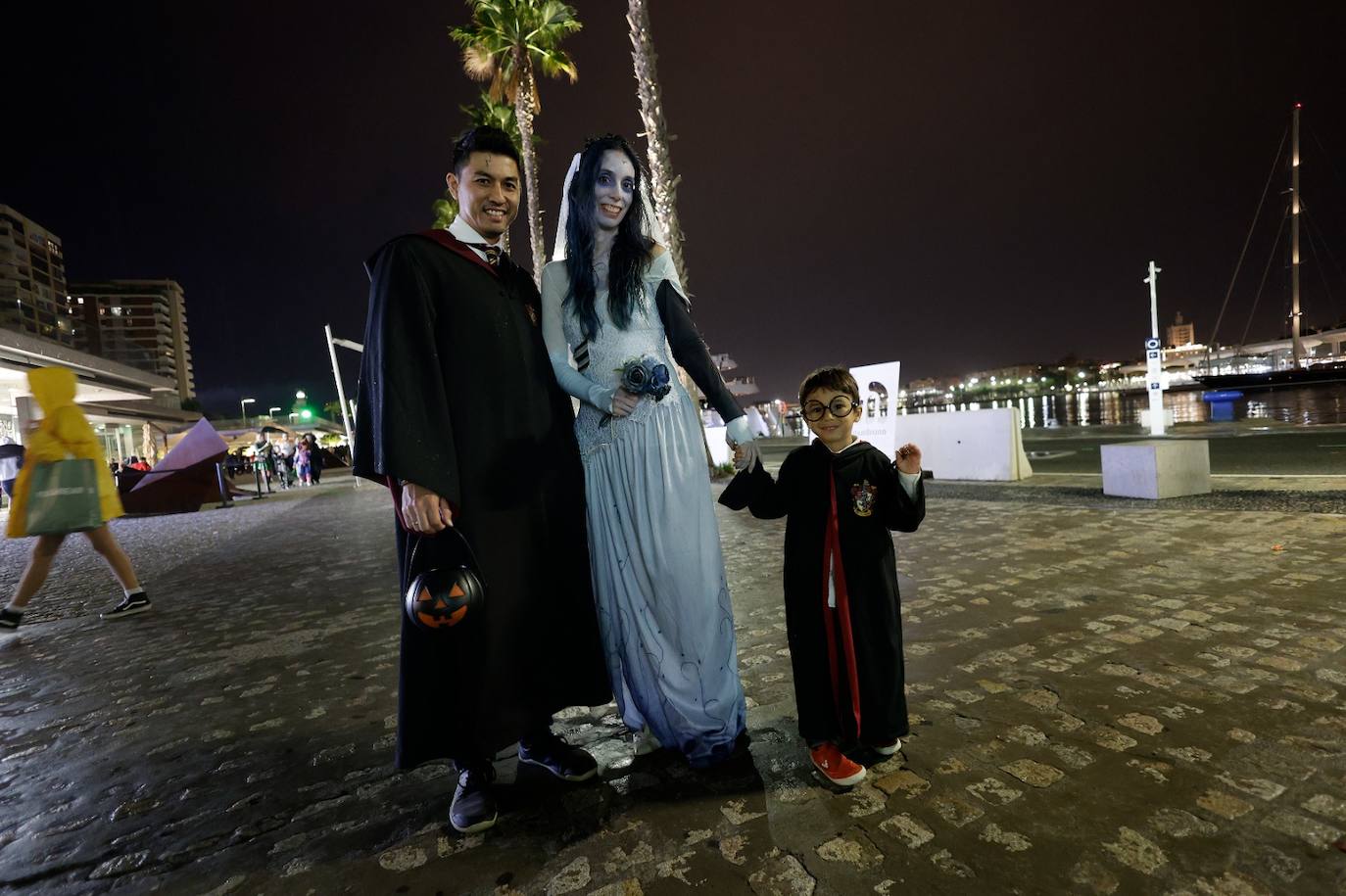 Zombies, witches and skeletons stroll the streets of Malaga for Halloween... in pictures