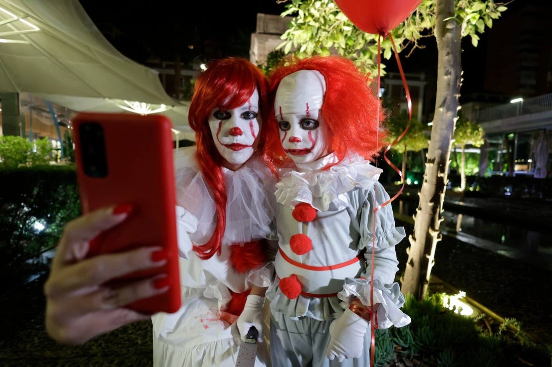 Zombies, witches and skeletons stroll the streets of Malaga for Halloween... in pictures