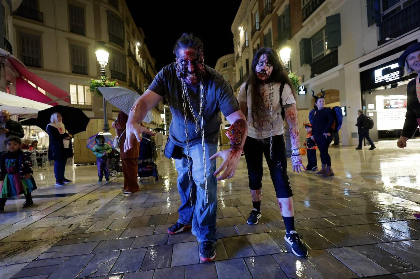 Zombies, witches and skeletons stroll the streets of Malaga for Halloween... in pictures
