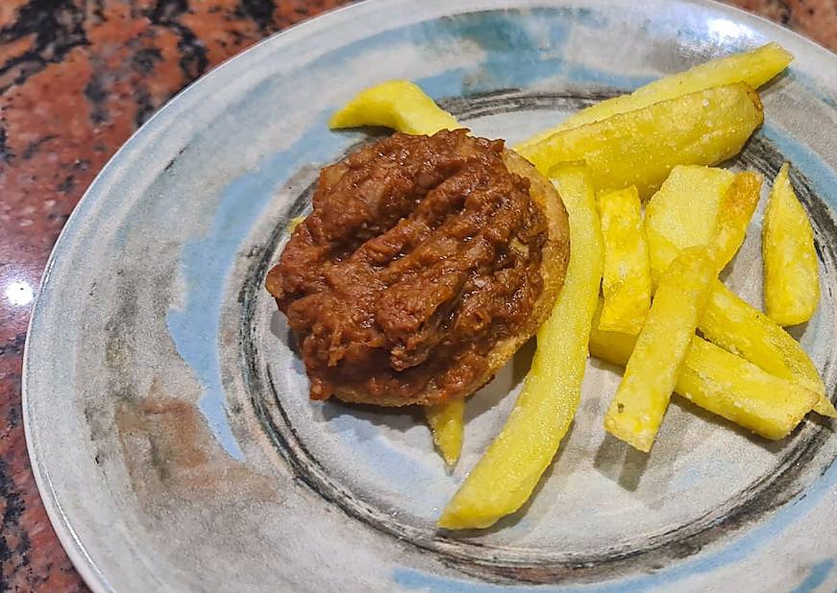 Imagen secundaria 1 - Some of the tapas on offer in Granada.