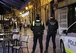 Wallet containing nearly 1,000 euros dropped on Malaga street is returned to its rightful owner