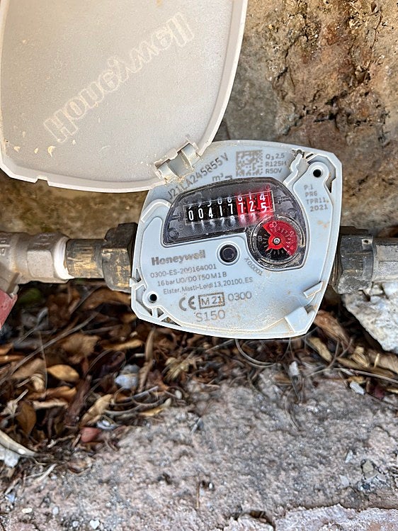 Axarquía water bill row: Residents threaten to bring in lawyers over high demands