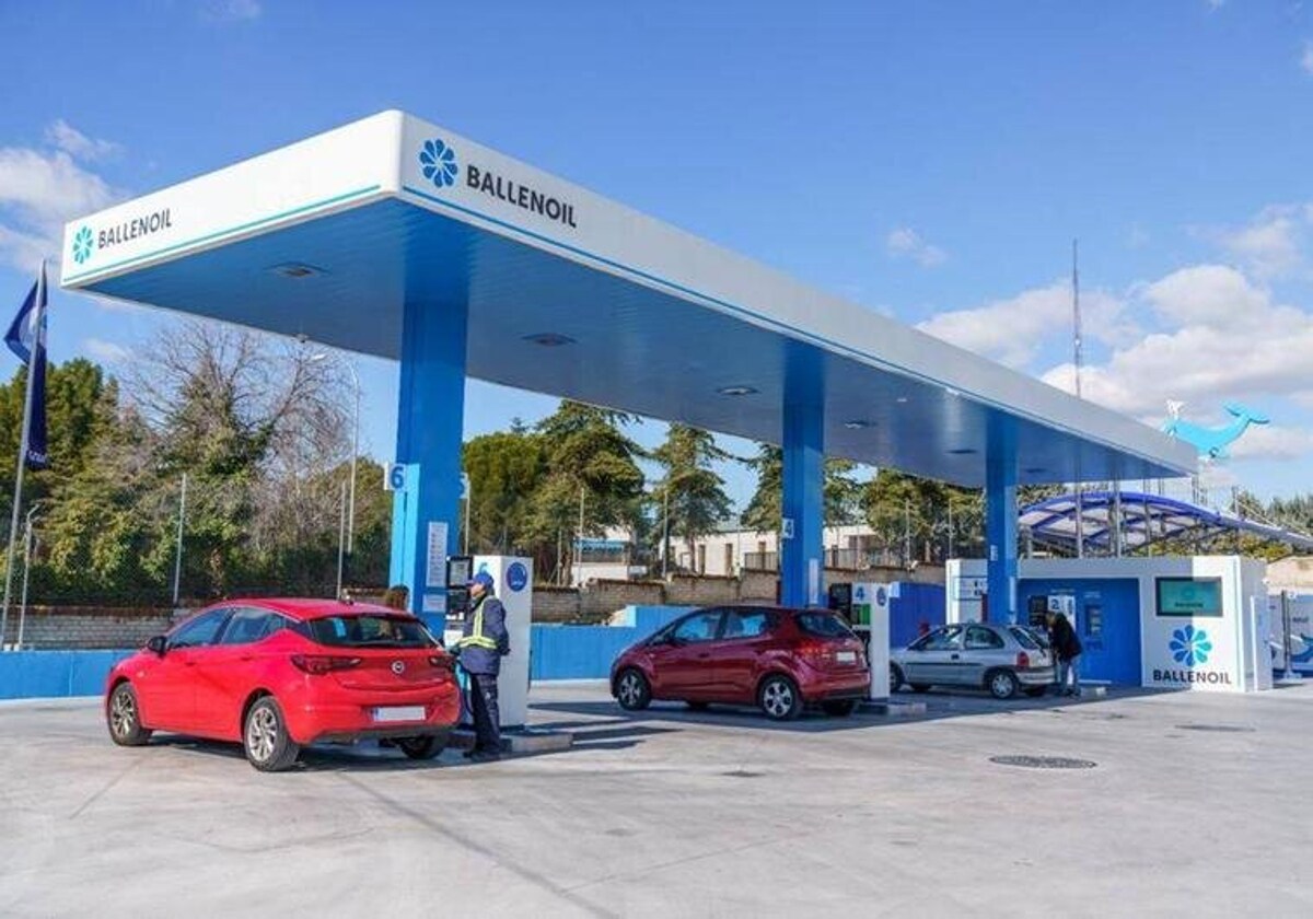La española Cepsa adquiere la cadena de gasolineras de bajo coste Ballenoil