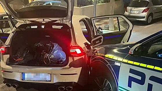Off-duty cop helps catch three robbers who fled with rucksack containing 10,000 euros on the Costa del Sol