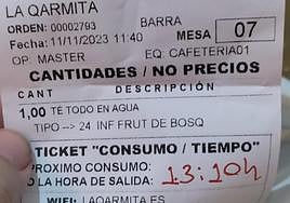 Ticket of La Qarmita that marks the time to either leave or order something else.